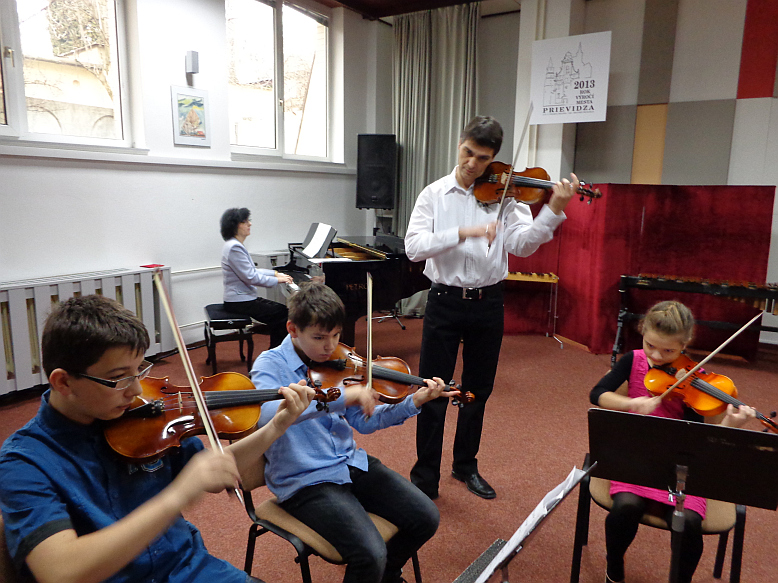 Prípravný sláčikový orchester - Výchovný koncert pre materské školy 2013 6